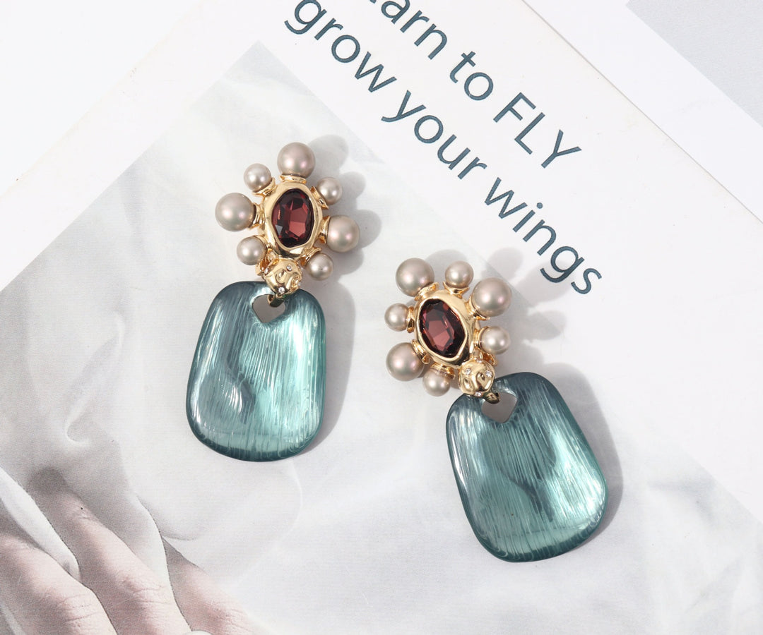 Pearl organic glass ear clip — Pearl Earrings